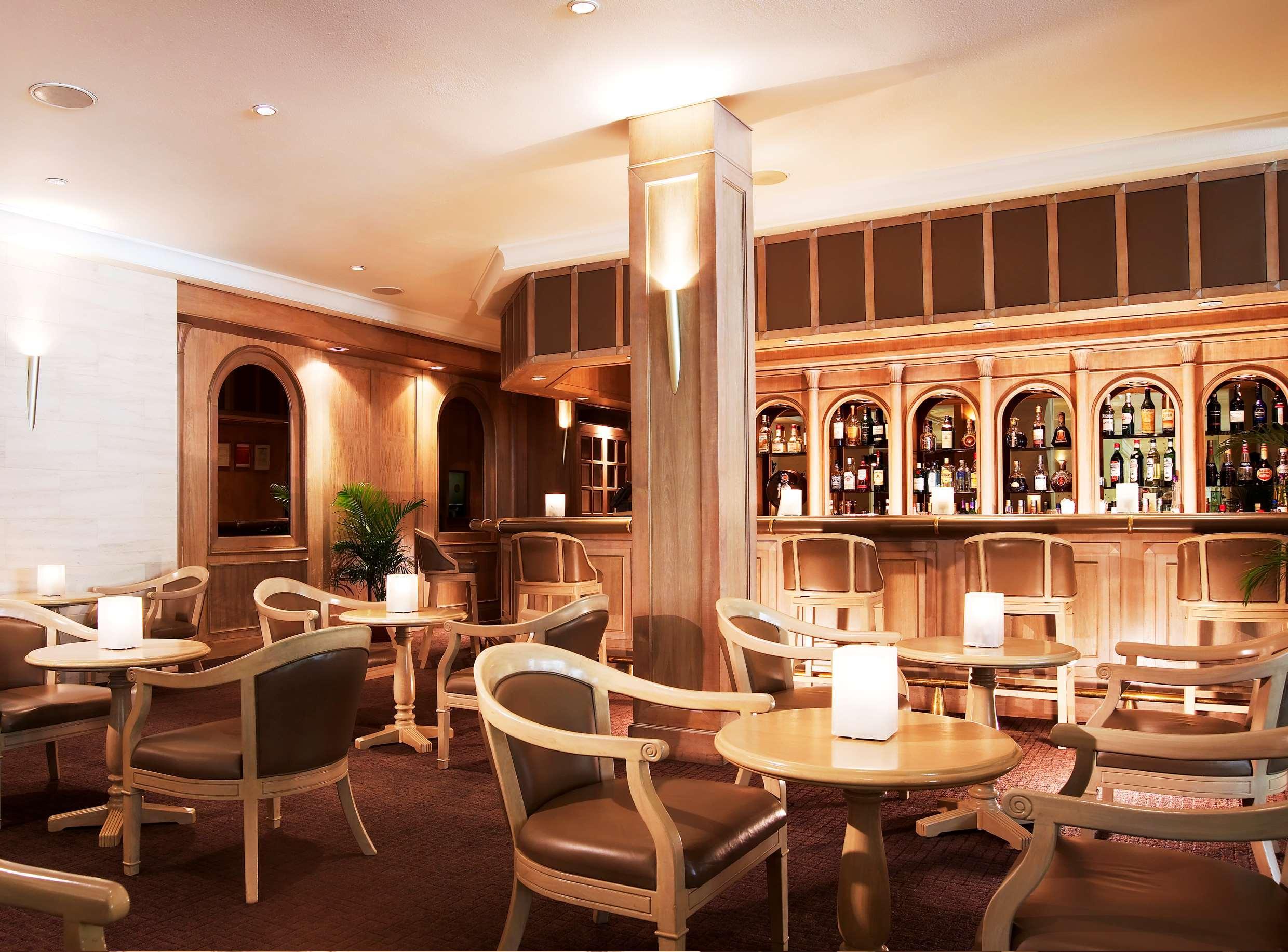 Goodwood Park Hotel  Singapur Restaurant foto The bar at the Royal Opera House, London
