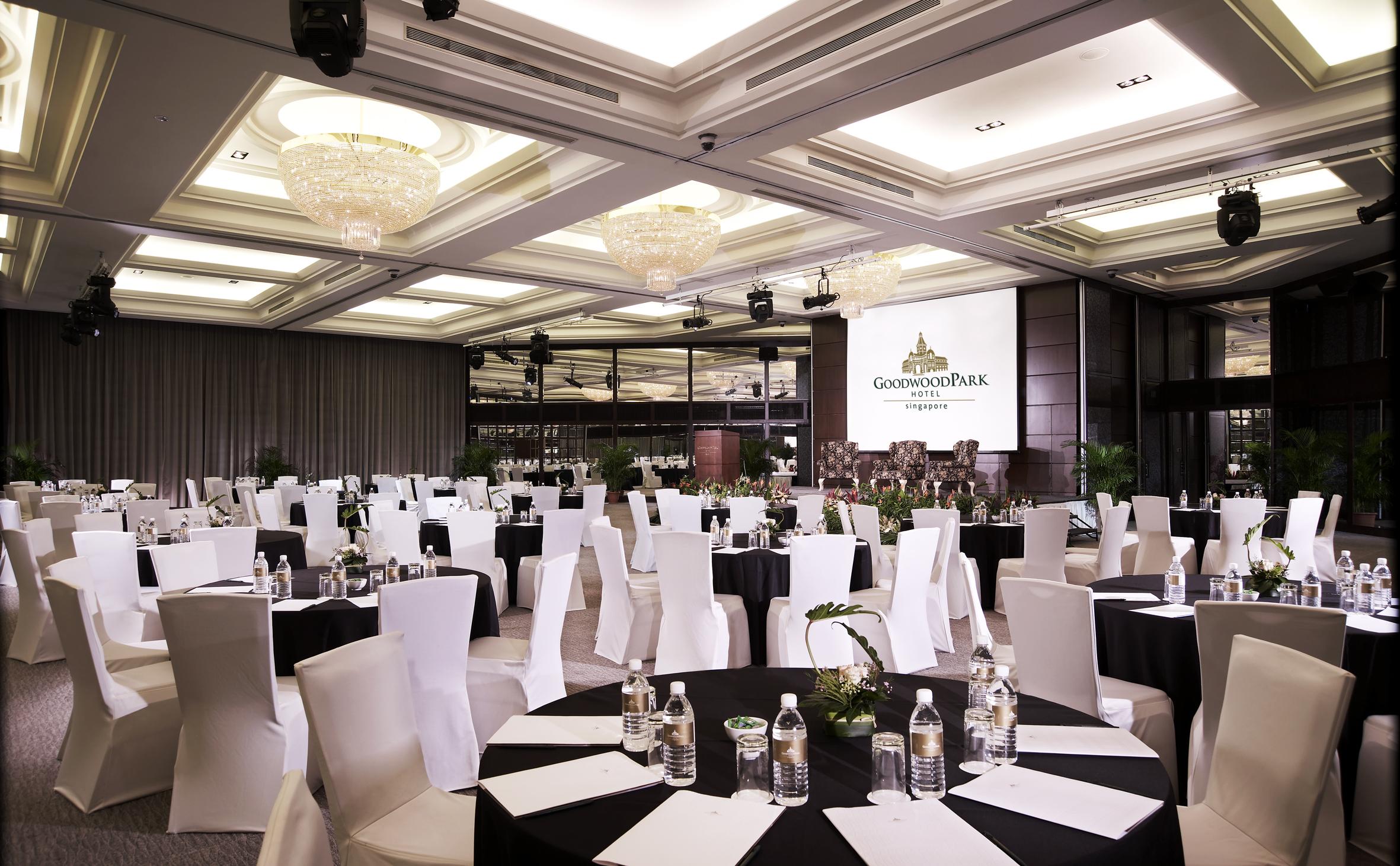 Goodwood Park Hotel  Singapur Exterior foto The ballroom at the hotel