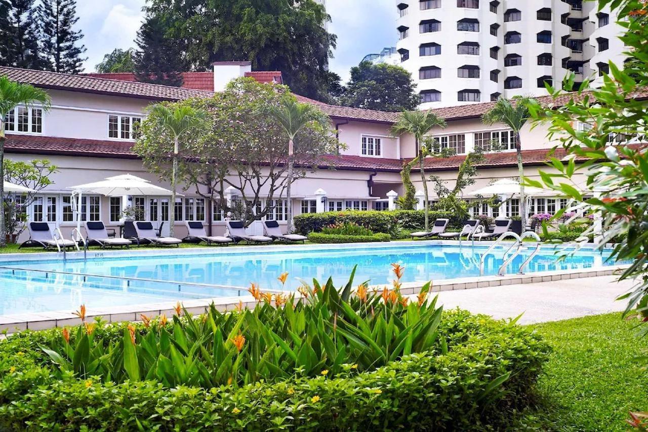 Goodwood Park Hotel  Singapur Exterior foto The swimming pool at the E and O Club