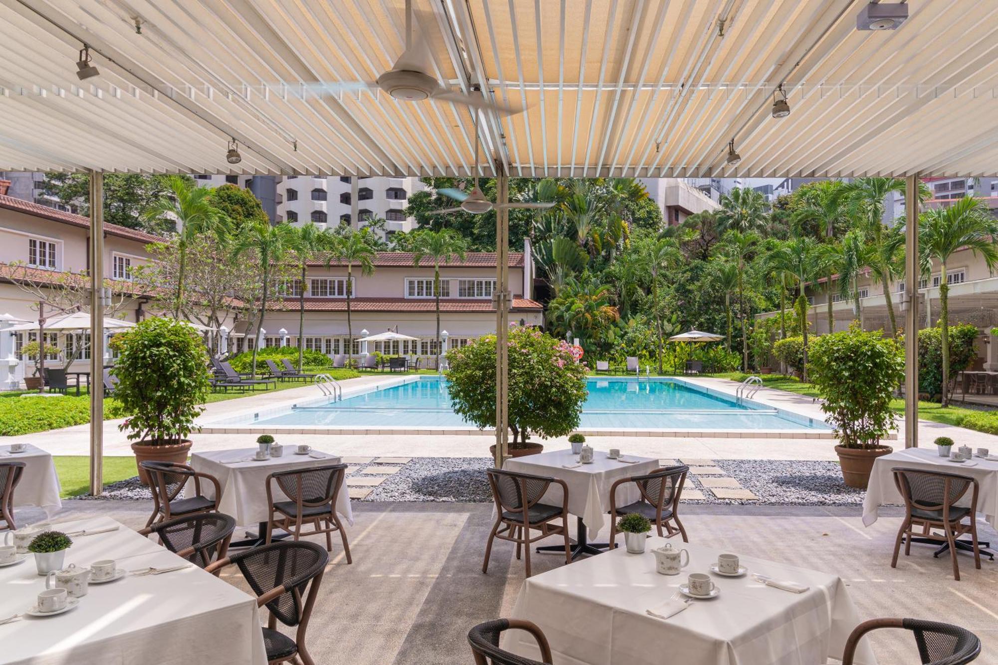 Goodwood Park Hotel  Singapur Exterior foto The swimming pool at the hotel