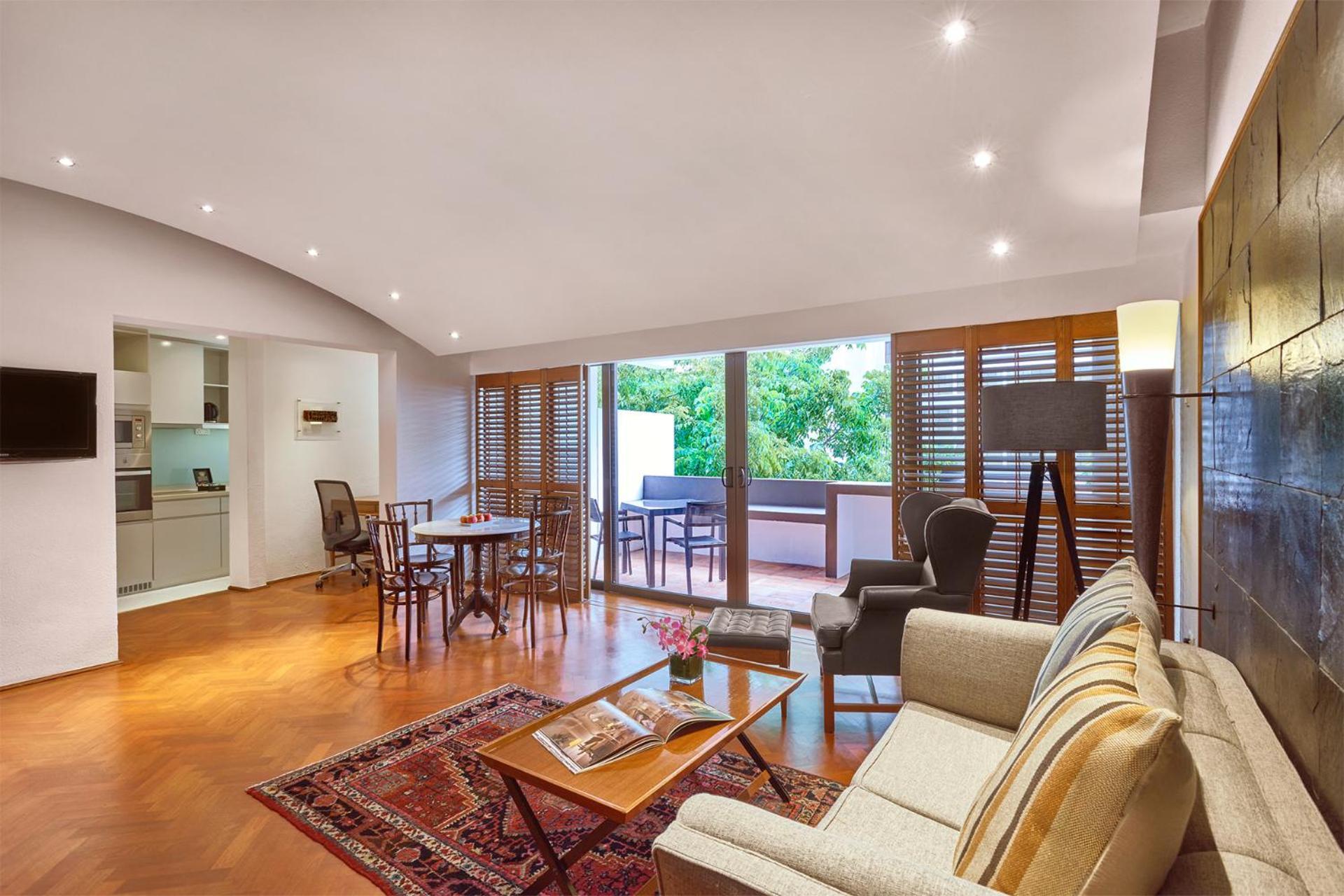 Goodwood Park Hotel  Singapur Zimmer foto A typical apartment interior