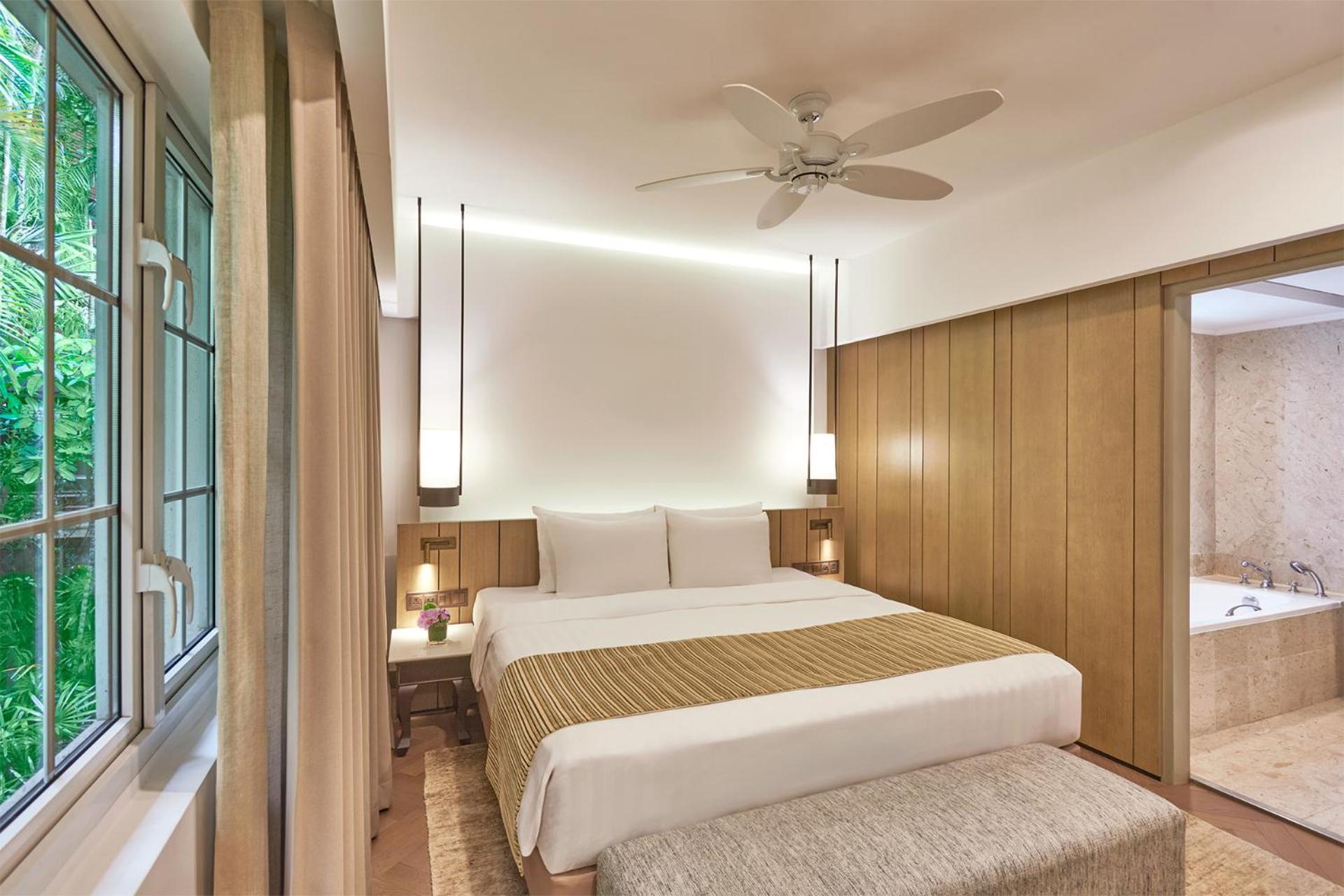 Goodwood Park Hotel  Singapur Zimmer foto A bedroom at the hotel